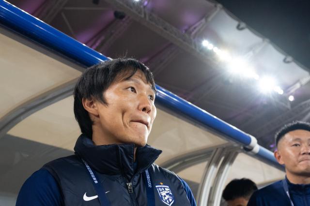 1744596399011008062.jpg (体育)(2)足球——中超:武汉三镇对阵云南玉昆XxjpseC007222_20250412_PEPFN0A001.jpg