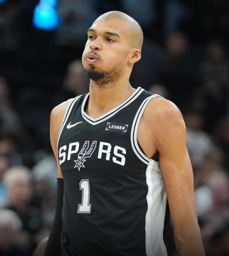 必发下载-福克斯31分文班亚马26+13+5封盖，努尔基奇连场三双，马刺灭爵士